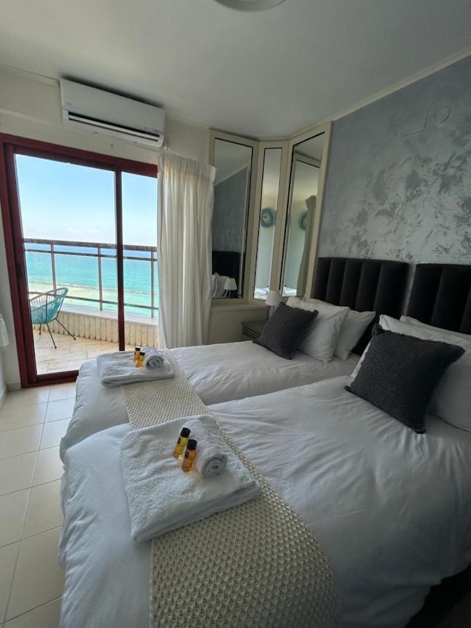 Sea-Front Apartment Netanja Buitenkant foto